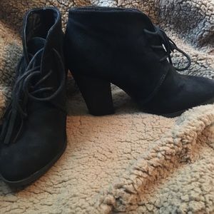 Heels with tassel laces size 6